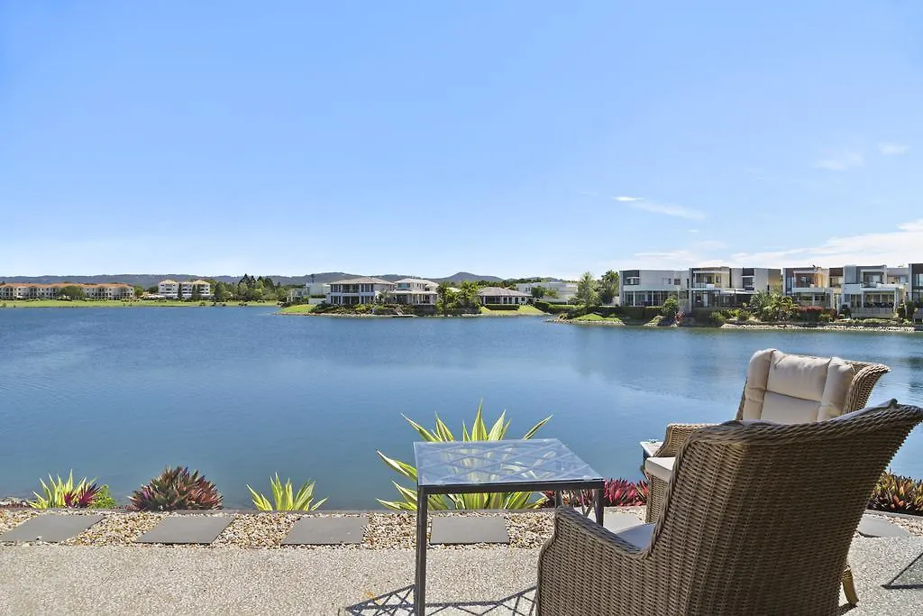 Allure @ The Lakes Hope Island Semesterbostad