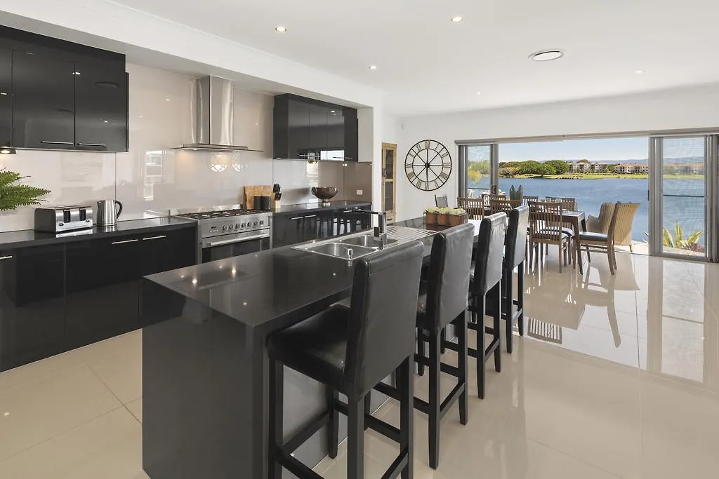 Allure @ The Lakes Hope Island Australien